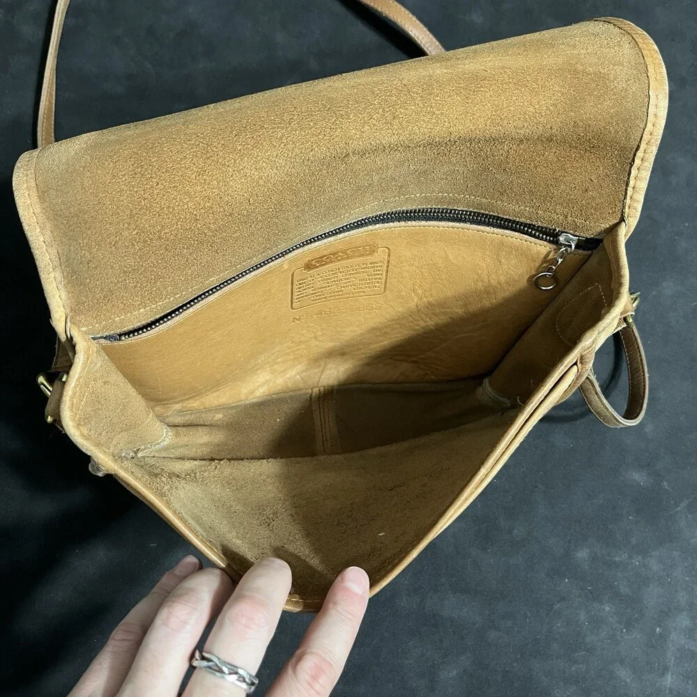 Vintage Coach 1970s Courier Bonnie Cashin City Bag Full Grain Leather Glove Tan